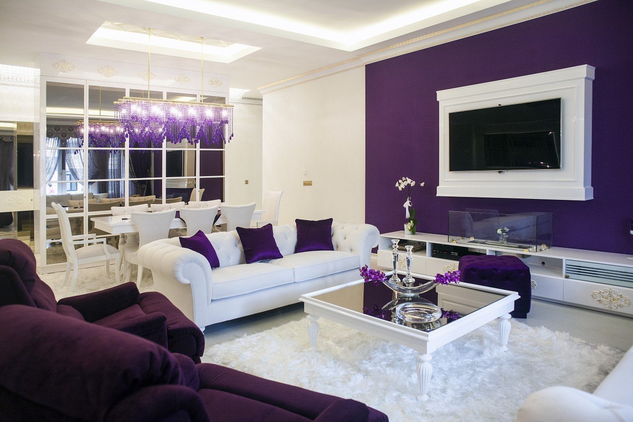 Бело фиолетовая гостиная