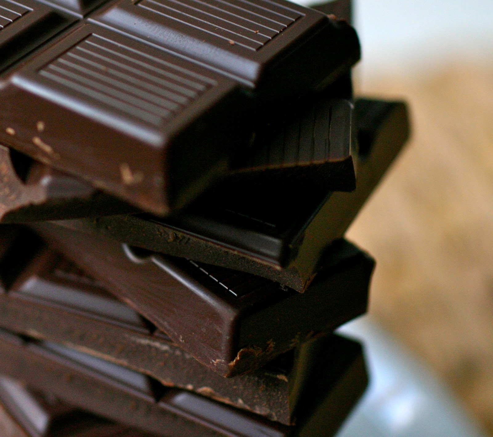Горький шоколад можно. Шоколад Горький Bitter. Плиточный Горький шоколад. Ülker плитка шоколад Горький. Темный шоколад.
