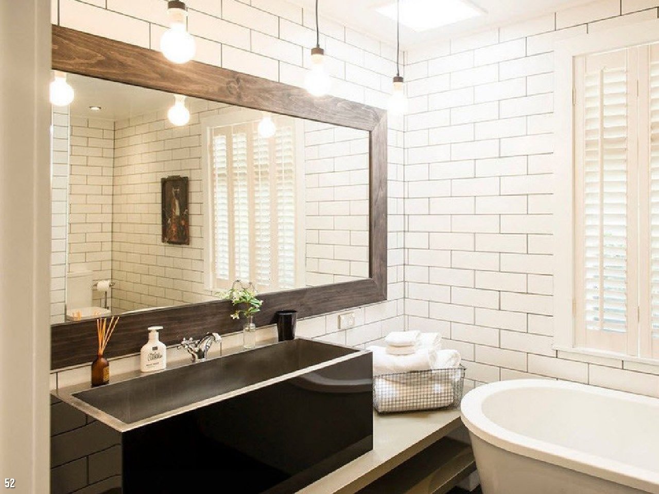 Зеркала в плитке ванной комнаты. Ванная комната. Дизайн ванной. Ванная комната интерьер. Зеркало в интерьере ванной.