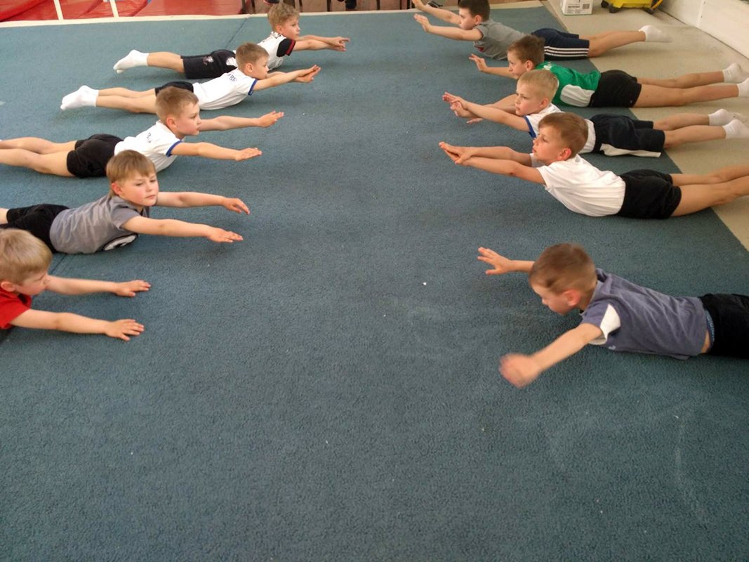 Нейрогимнастика 7 лет. Гимнастические упражнения для детей. Занятия ОФП для детей. Партерная гимнастика для дошкольников. ОФП гимнастика.