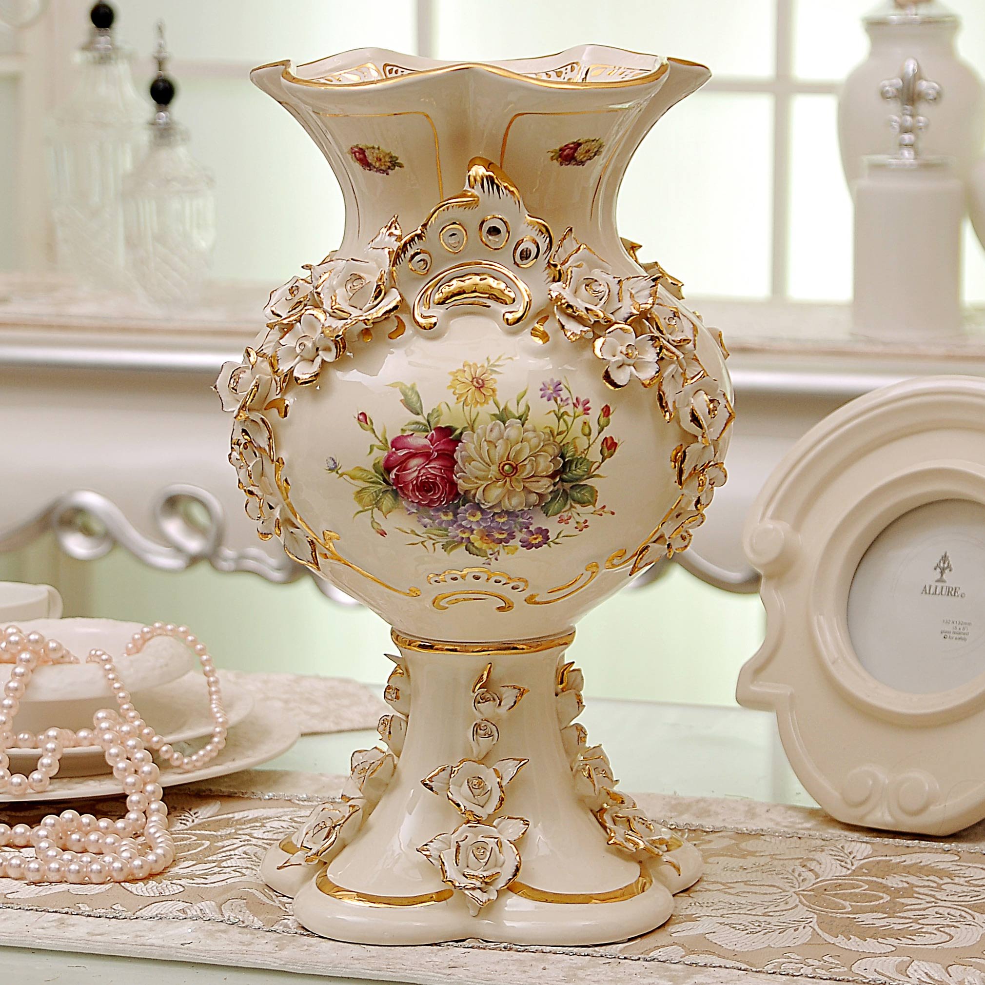 Изысканные формы. Интерьерные вазы. Фарфоровая ваза. Красивая ваза. Красивые вазы для цветов.