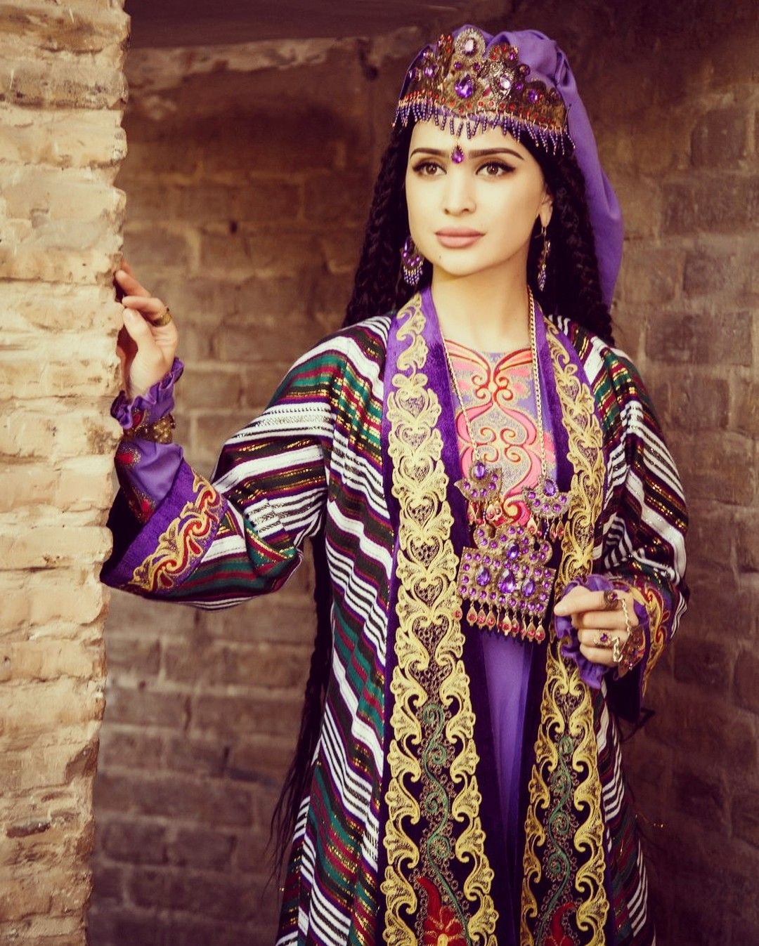 Национальный костюм таджикистана женский