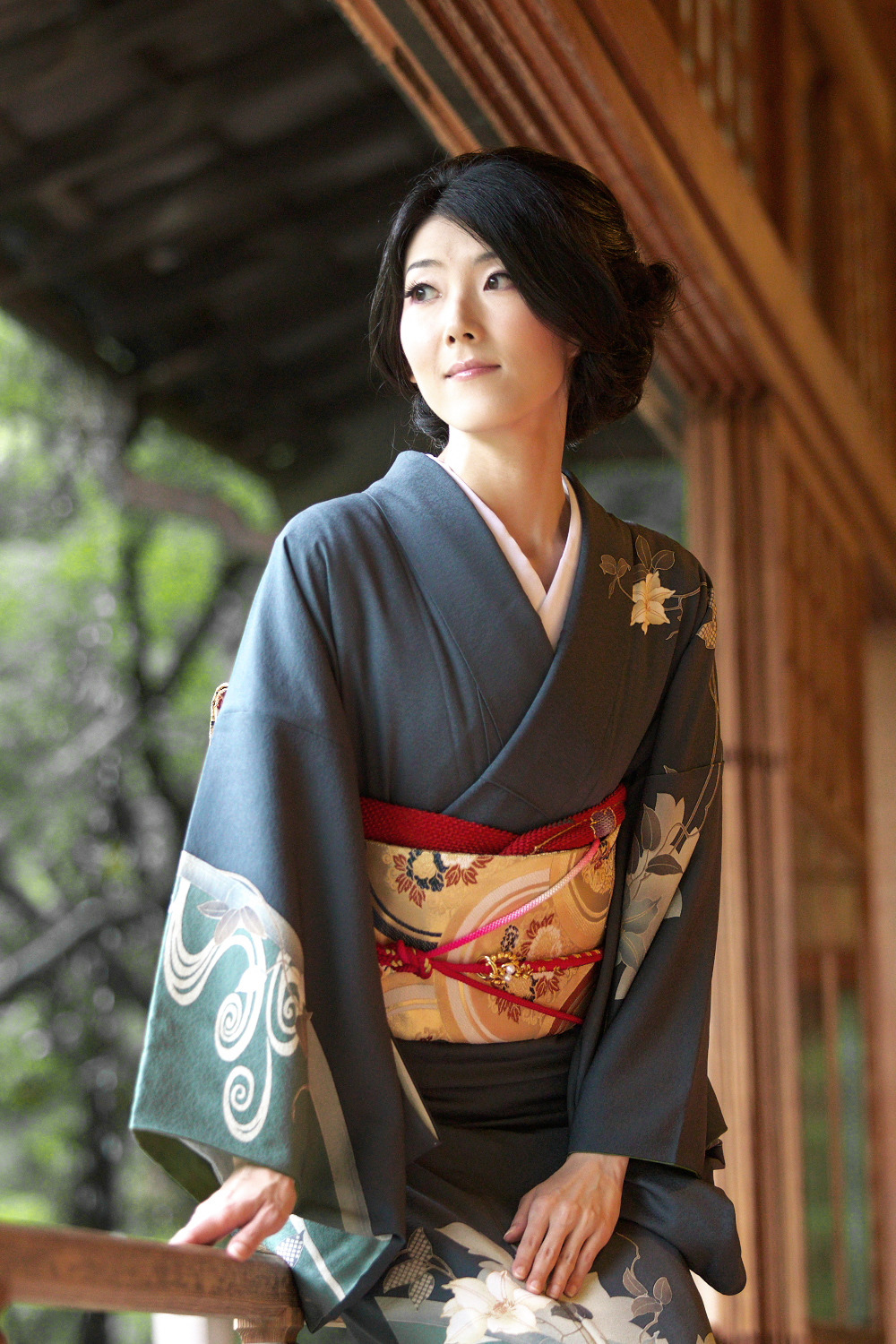 Japanese women is. Фурисодэ кимоно. Кимоно юката ханбок. Чжун ли в кимоно. Кимоно «Тацу».