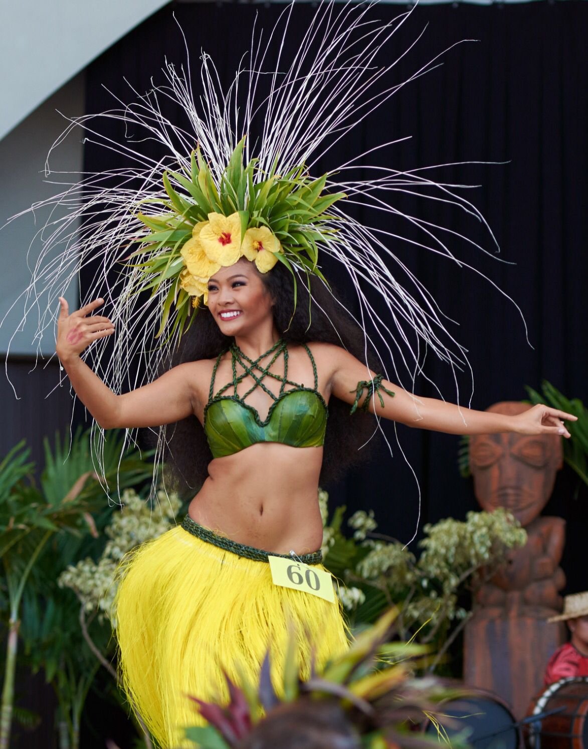 Таитянский танец. Гавайский костюм. Гавайи национальные костюмы. Экзотический наряд.
