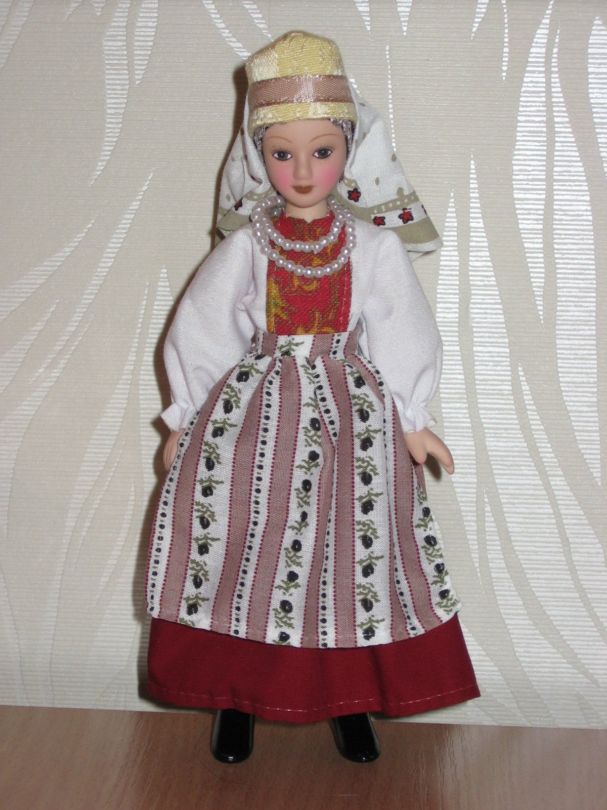 Купить кукол в национальных костюмах. Куклы ДЕАГОСТИНИ еврейский костюм. Кукла в народном костюме. Кукла в еврейском национальном костюме. Куклы в национальной одежде.
