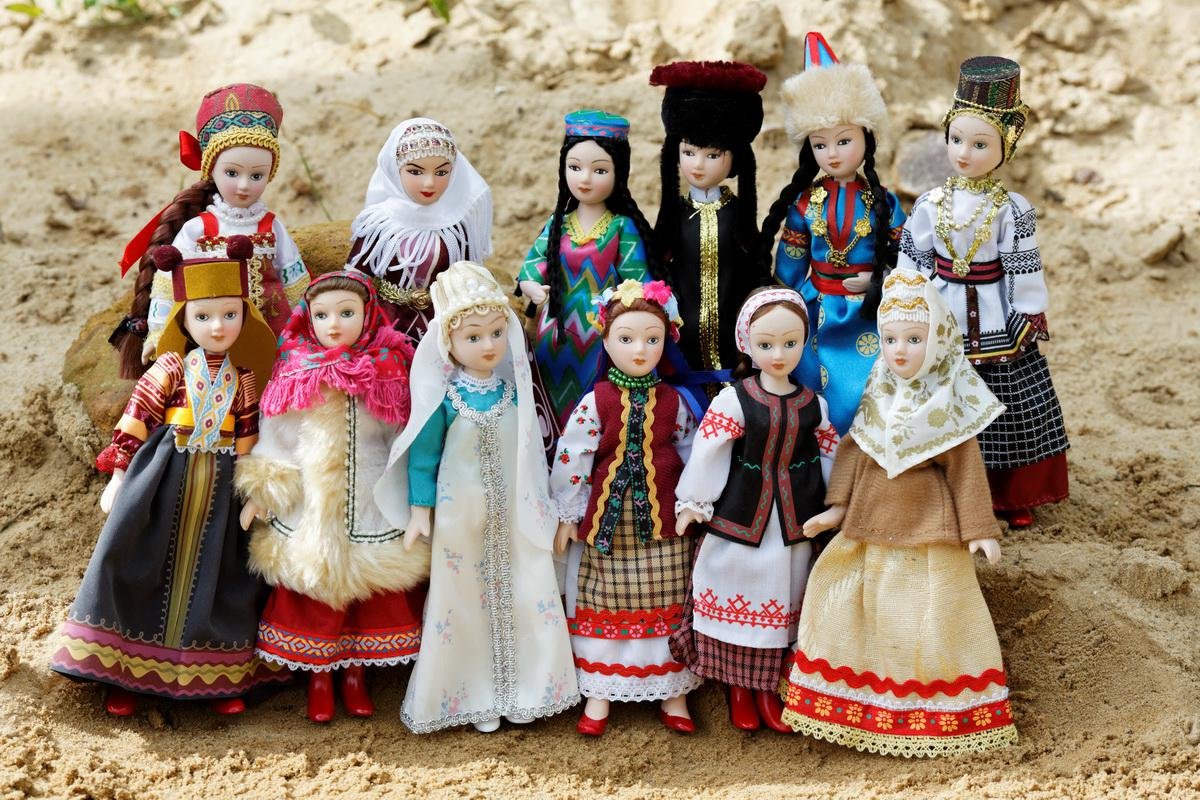 Коллекция кукол в национальных костюмах народов России