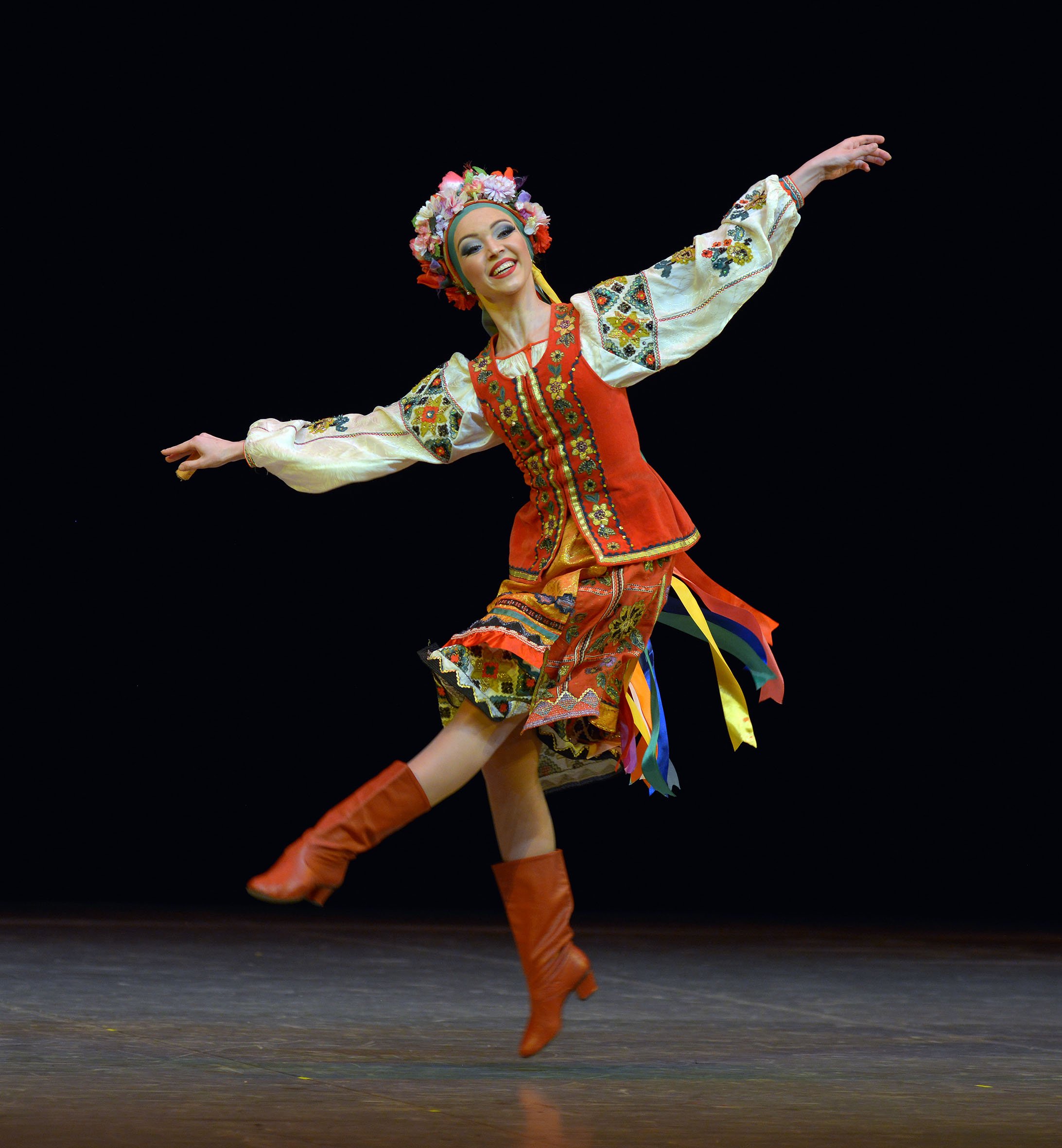 Русский народный танец девушки. Народные танцы. Русскин наооднве танцы. Народниктпнец. Русские народныетануы.