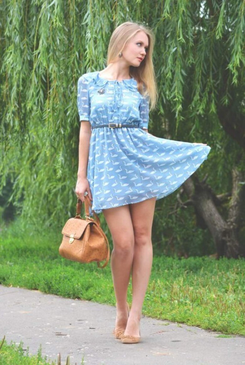 Девушка в платье летнем