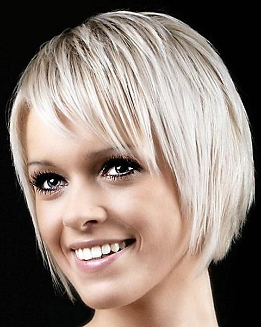 Короткие стрижки для женщин фото на тонкие волосы с челкой