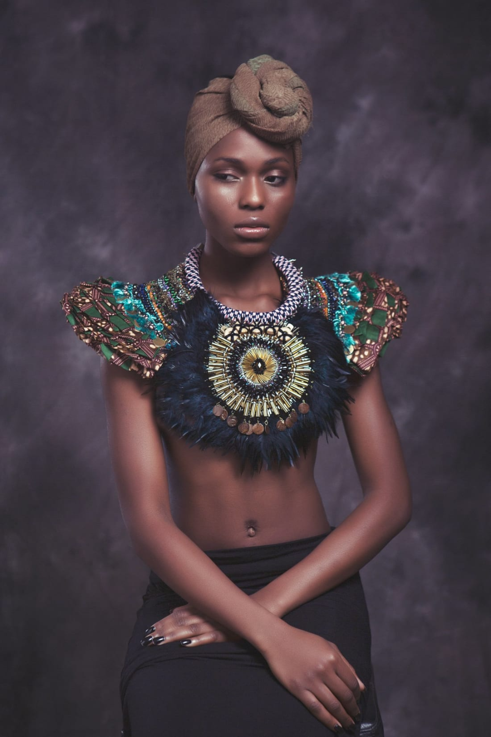 Костюм негритянки. Anita Quansah. Пегги Даниэль темнокожая модель. Африканский костюм. Африканская мода.