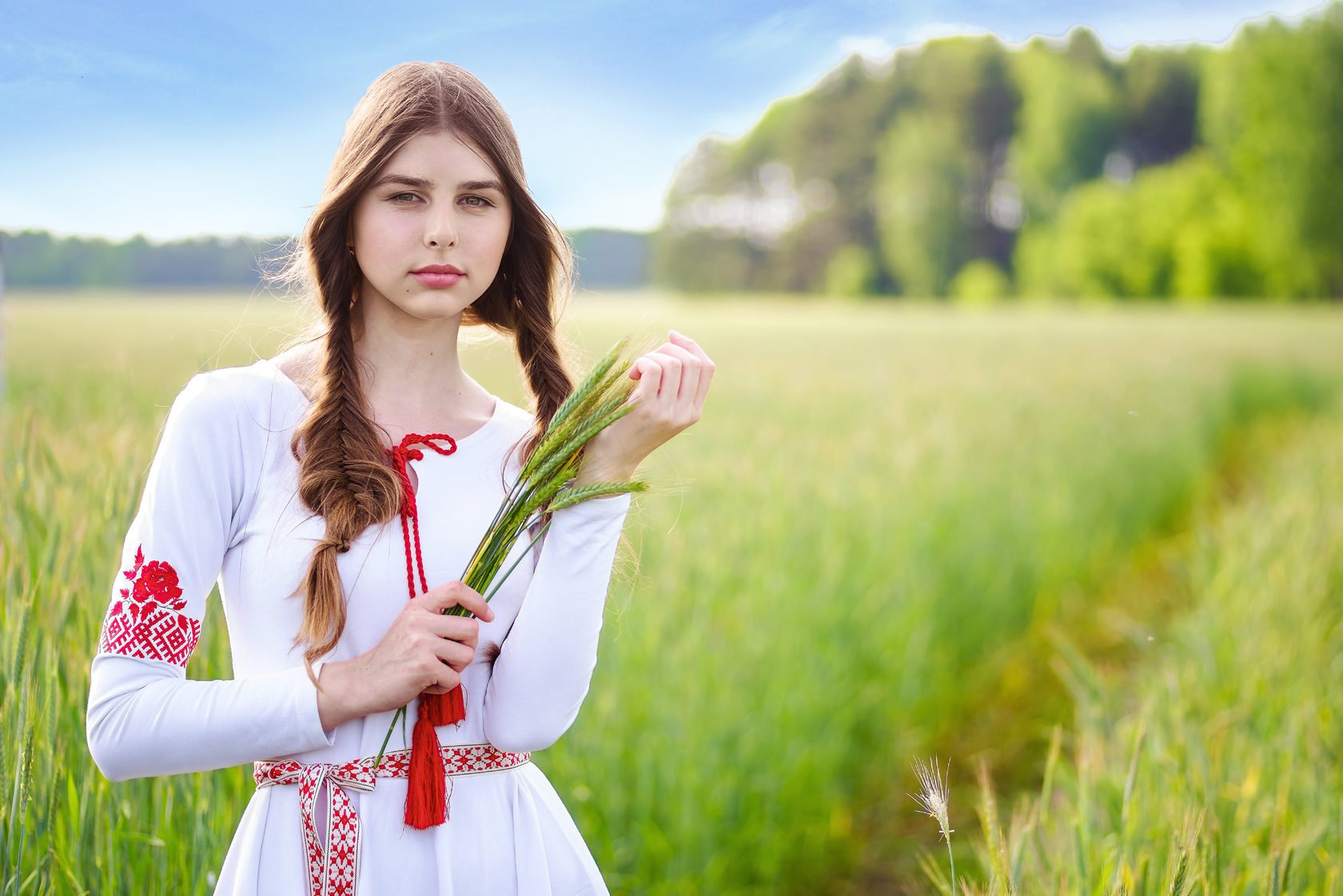 Живет в белорусском слушать. Белорусские девушки. Девушка Славянка. Девушка в белорусском костюме. Славянка в национальном костюме.