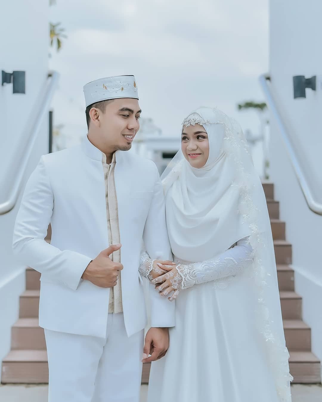 Мусульманская невеста. Мусульманские Свадебные платья. Мусульманские платья на свадьбу. Свадебные платья для мусульманок.