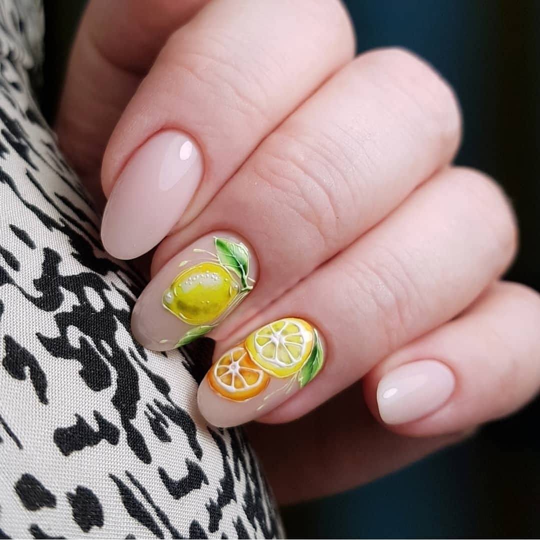 Лимонный дизайн ногтей. Фрукты на ногтях. Маникюр с фруктами. Летний маникюр с фруктами. Маникюр с лимоном.