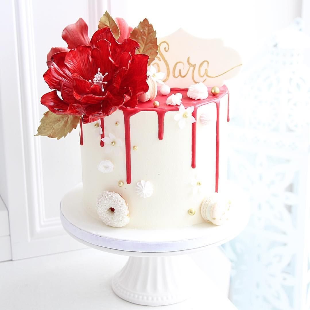 Как сделать изомальт на торт. Торт с красным декором. Торт с красными подтеками. Торт с цветами из изомальта. Красный торт с белыми подтеками.