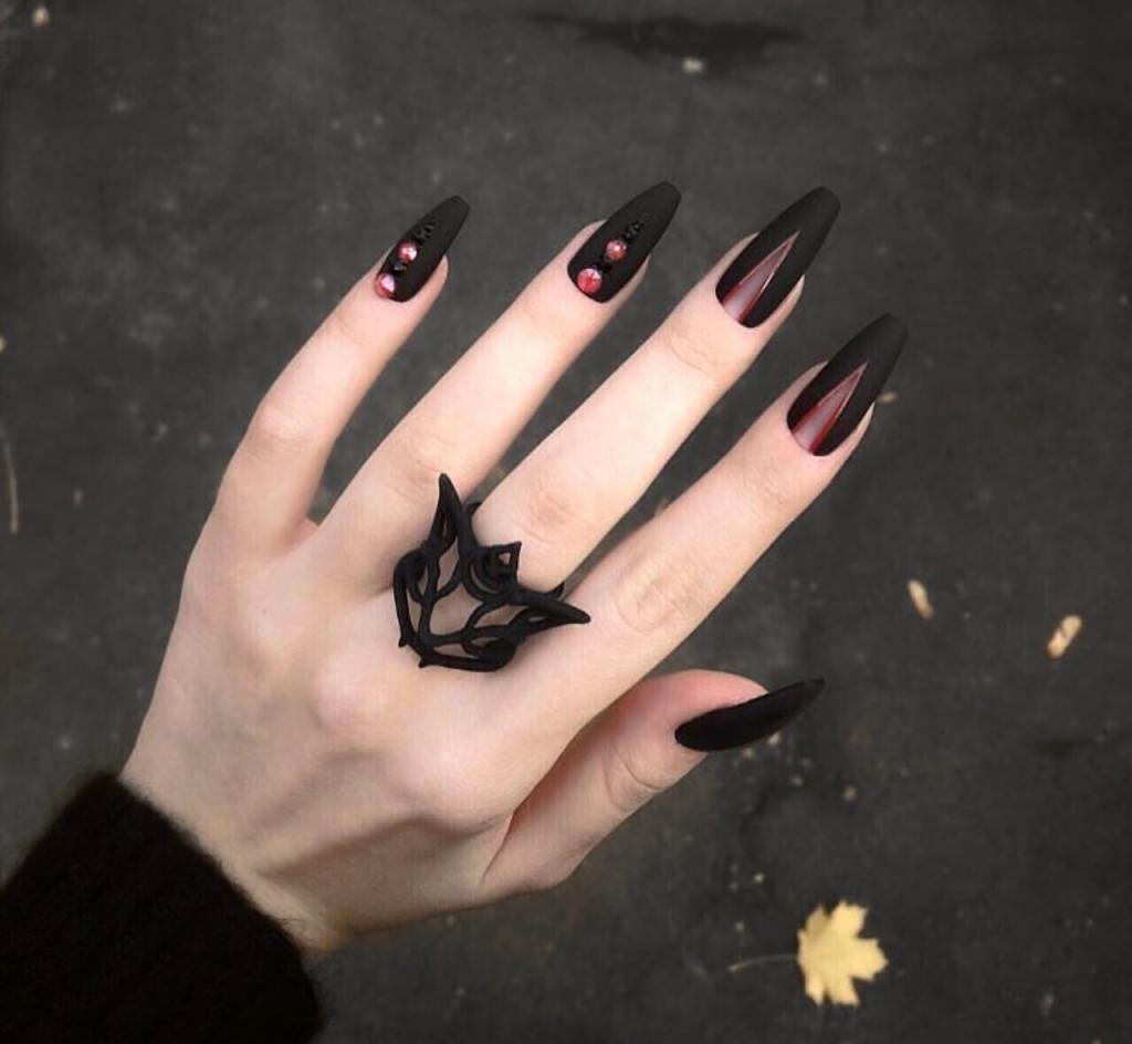 Ногти острые ведьмы