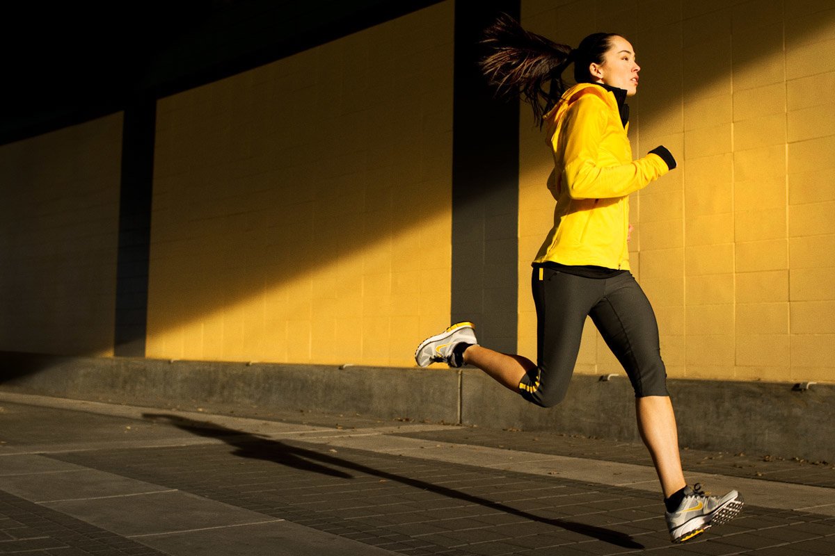 Graphic photo. Nike Running. Nike Running бег. Бег девушки. Девушка бежит.