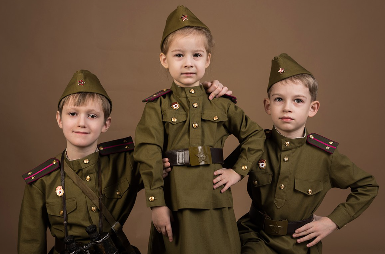 Дети про 23 февраля. Военная форма. Дети в военной форме. Детская Военная форма. Мальчик в военной форме.