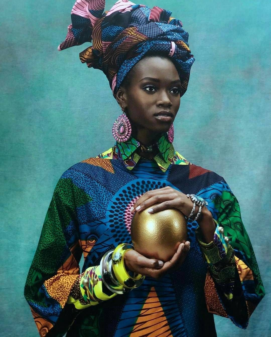 Костюм негритянки. Африканская одежда для женщин. Одежда африканцев.