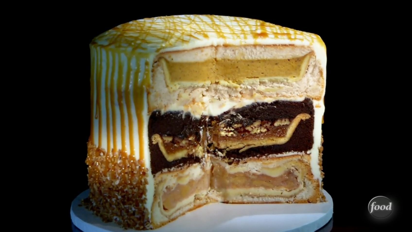 Сколько время в торте. Торт в разрезе. Красивый разрез торта. Необычные разрезы тортов. Двухуровневые торты в разрезе.