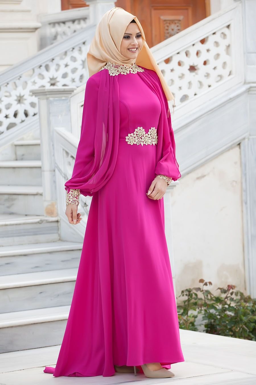 Продажа мусульманских. Мусульманские одежда Hayat 2020 Абая. Мусульманские платье Хайат. Мусульманские платья на валберис.