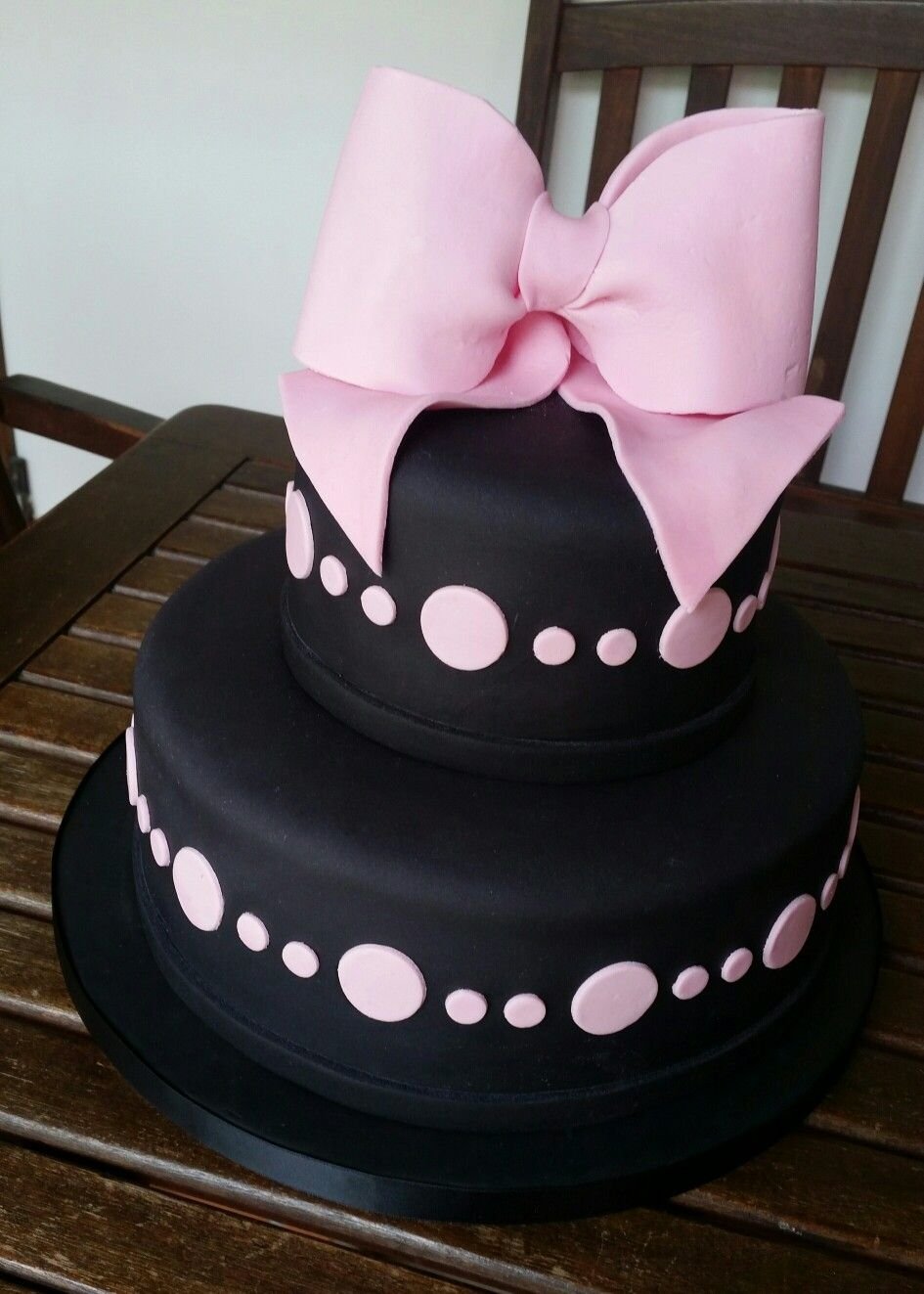 Черно розовый торт. Торт Black Pink торт Black Pink. Чёрный торт с Блэк Пинк. Блэк Пинк торт 10. Торт Блэк Пинк мастикой.