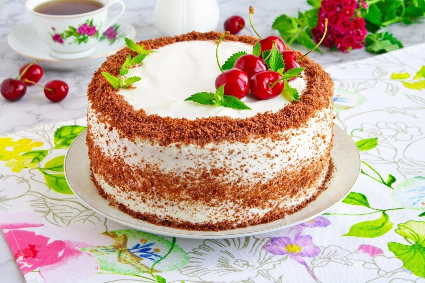 Рецепт нежного бисквита. Шифоновый бисквит для торта. Торт бисквитно кремовый. Бисквитный торт со сливками. Квадратный бисквитный торт.