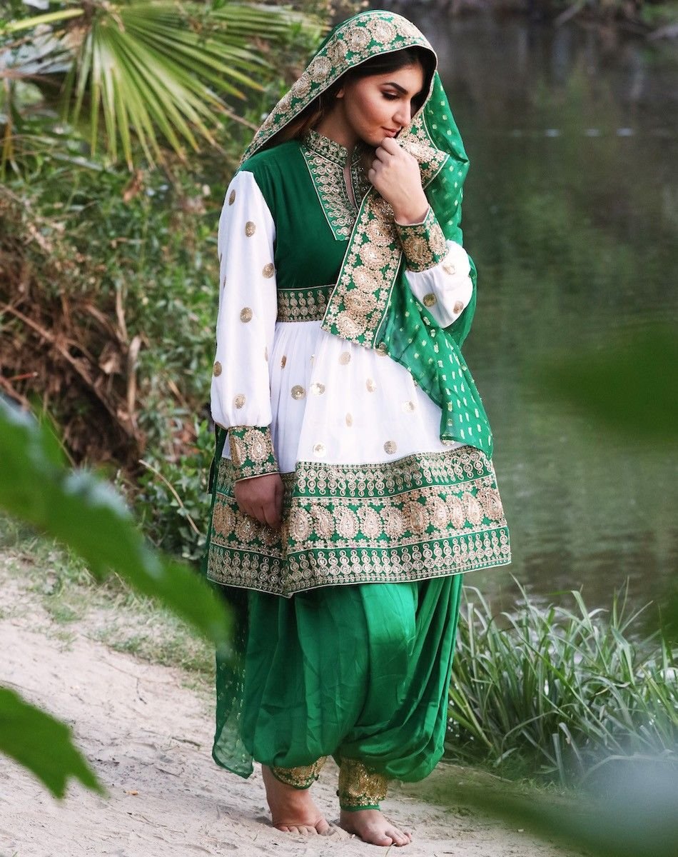 Афганская одежда. Афганистанский национальный костюм. Пуштуны национальный костюм. Афганистан Национальная афганка. Афганская одежда для женщин.