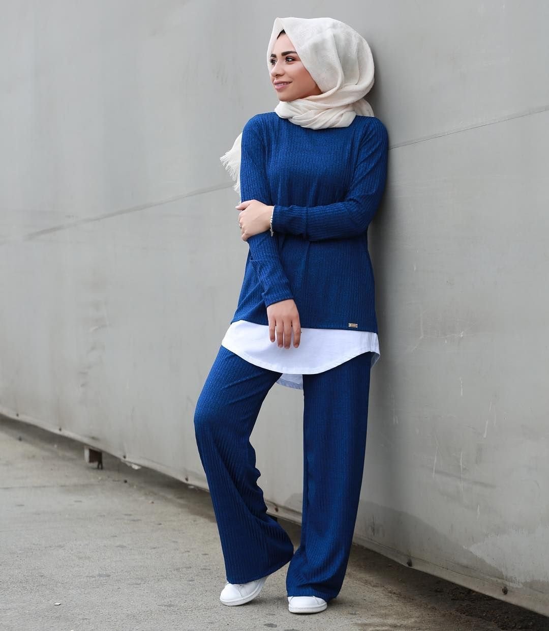 Мусульманский спортивный. Hijab Moda 2020 одежда Повседневная. Hijab Style 2022 костюм брючный. Спортивный костюм для мусульманок. Мусульманские костюмы для женщин.