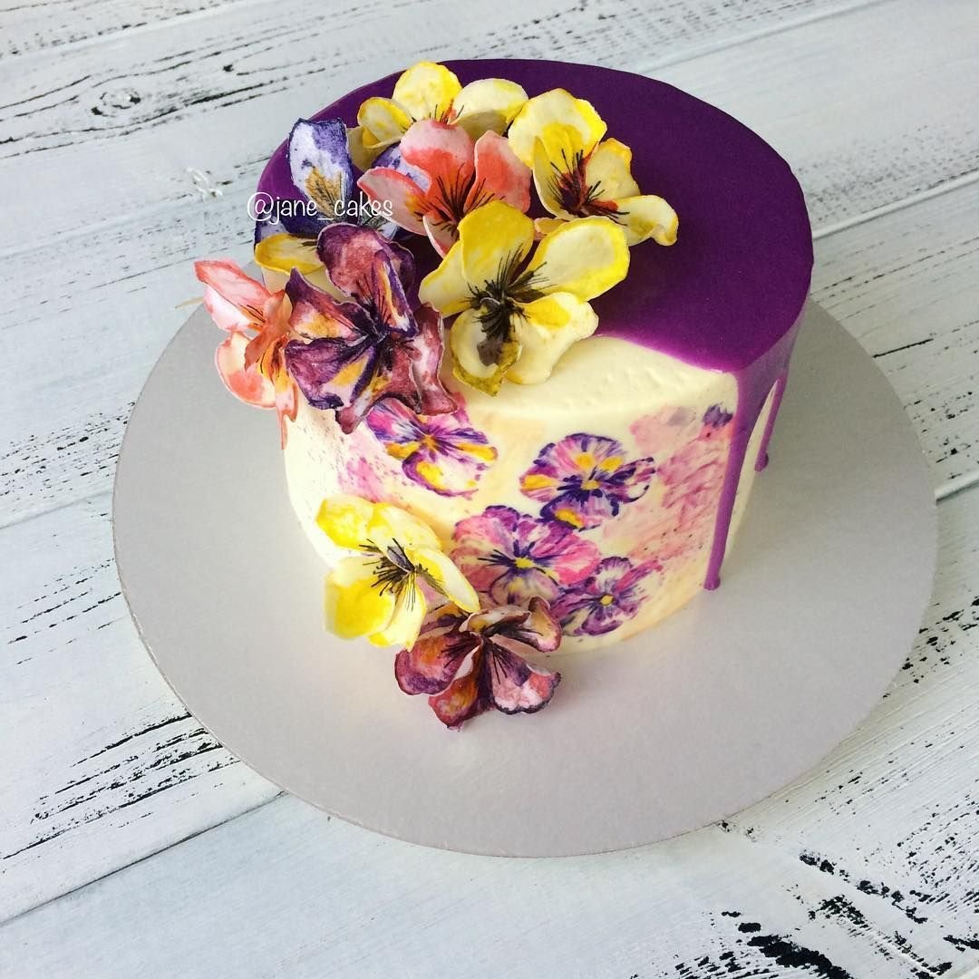 Торт с вафельными цветами. Украшение торта вафельными цветами. Торт «бабочки». Цветы из вафельной бумаги для торта.