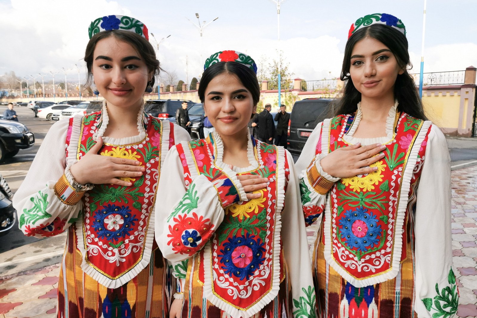 Таджики