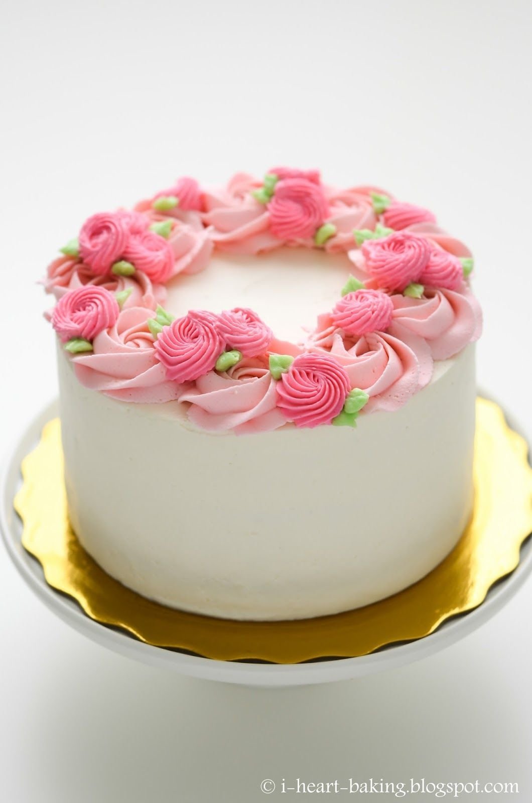 Торт для девочки крем чиз. Декор торта кремом чиз. Торт розовый крем чиз. Торт крем чиз цветы. Украшение торта кремовыми цветами.