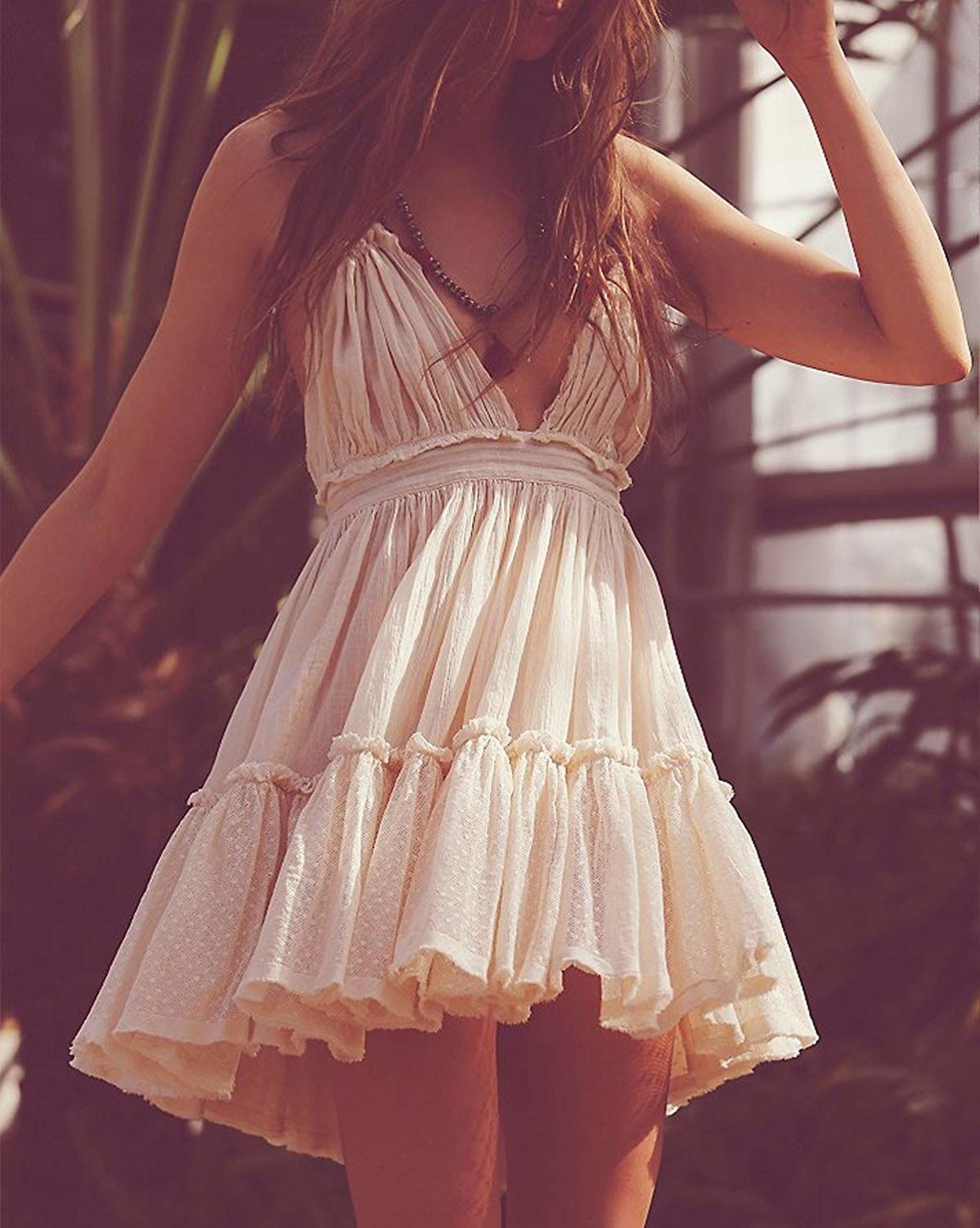 Девушки в простых платьях. Красивые воздушные платья. Легкие воздушные платья. Воздушное летнее платье. Милые платья для девушек.