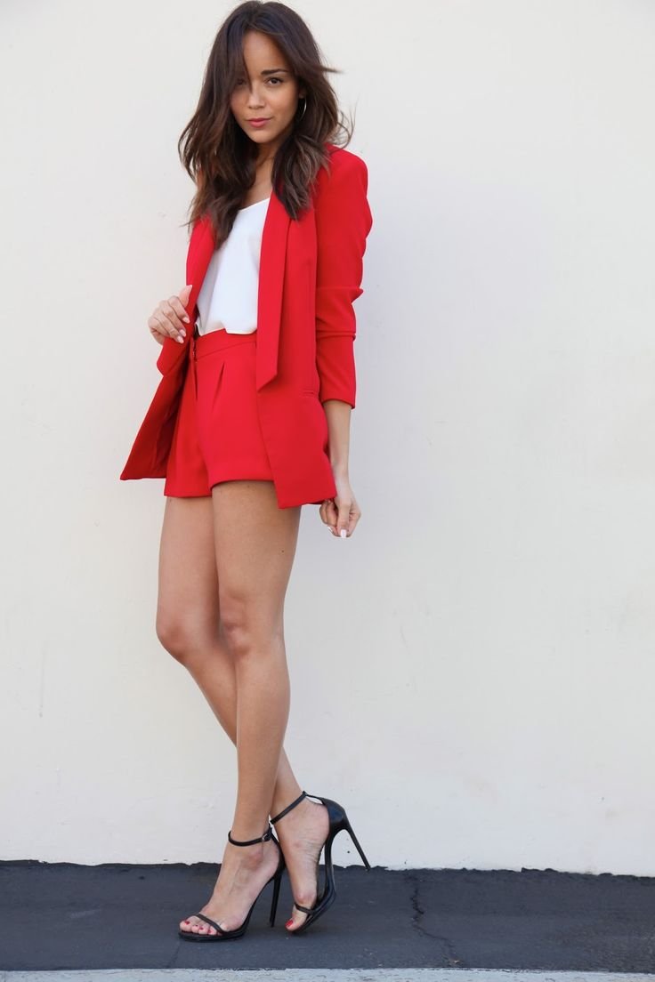 Красное платье с пиджаком