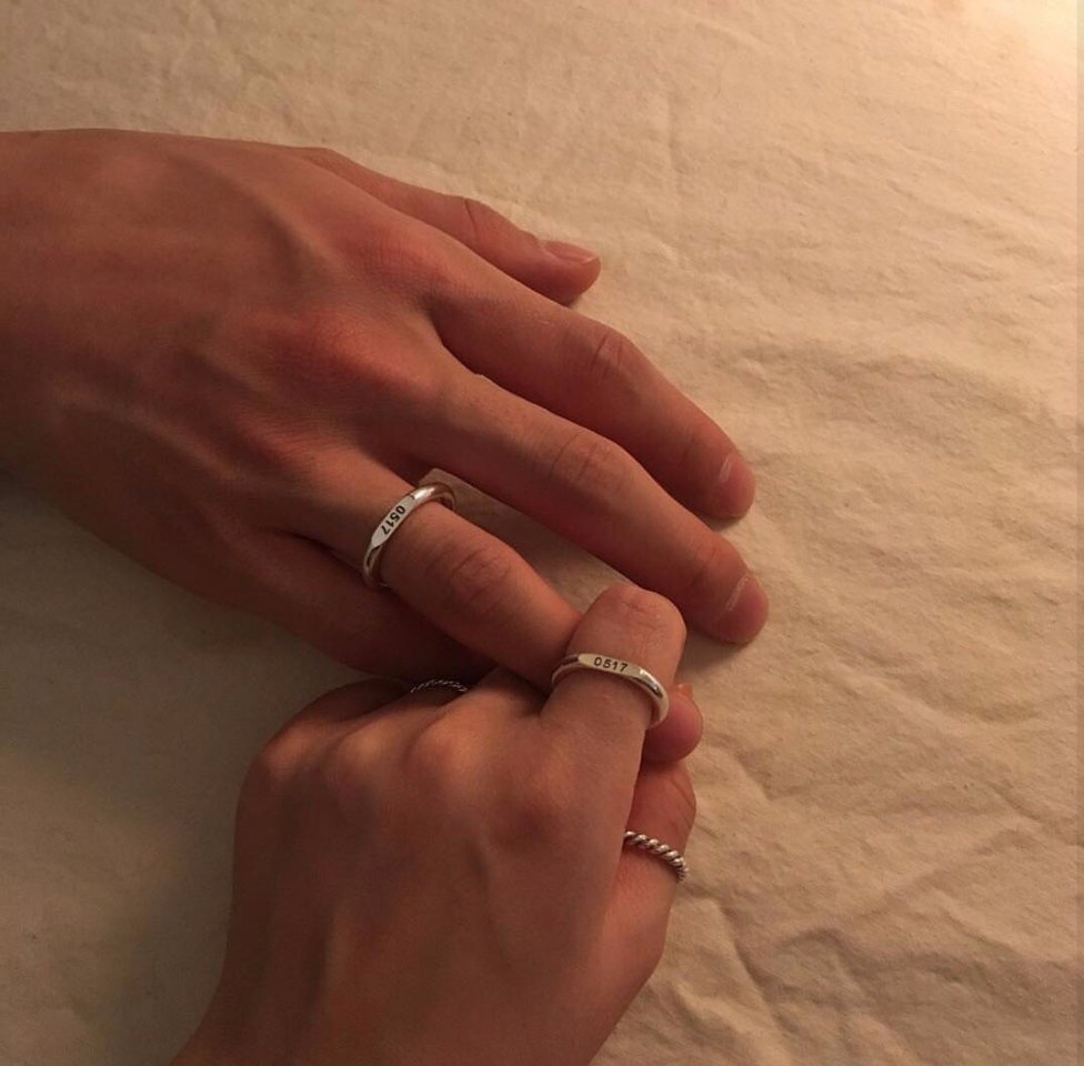 Красивые кольца на руке