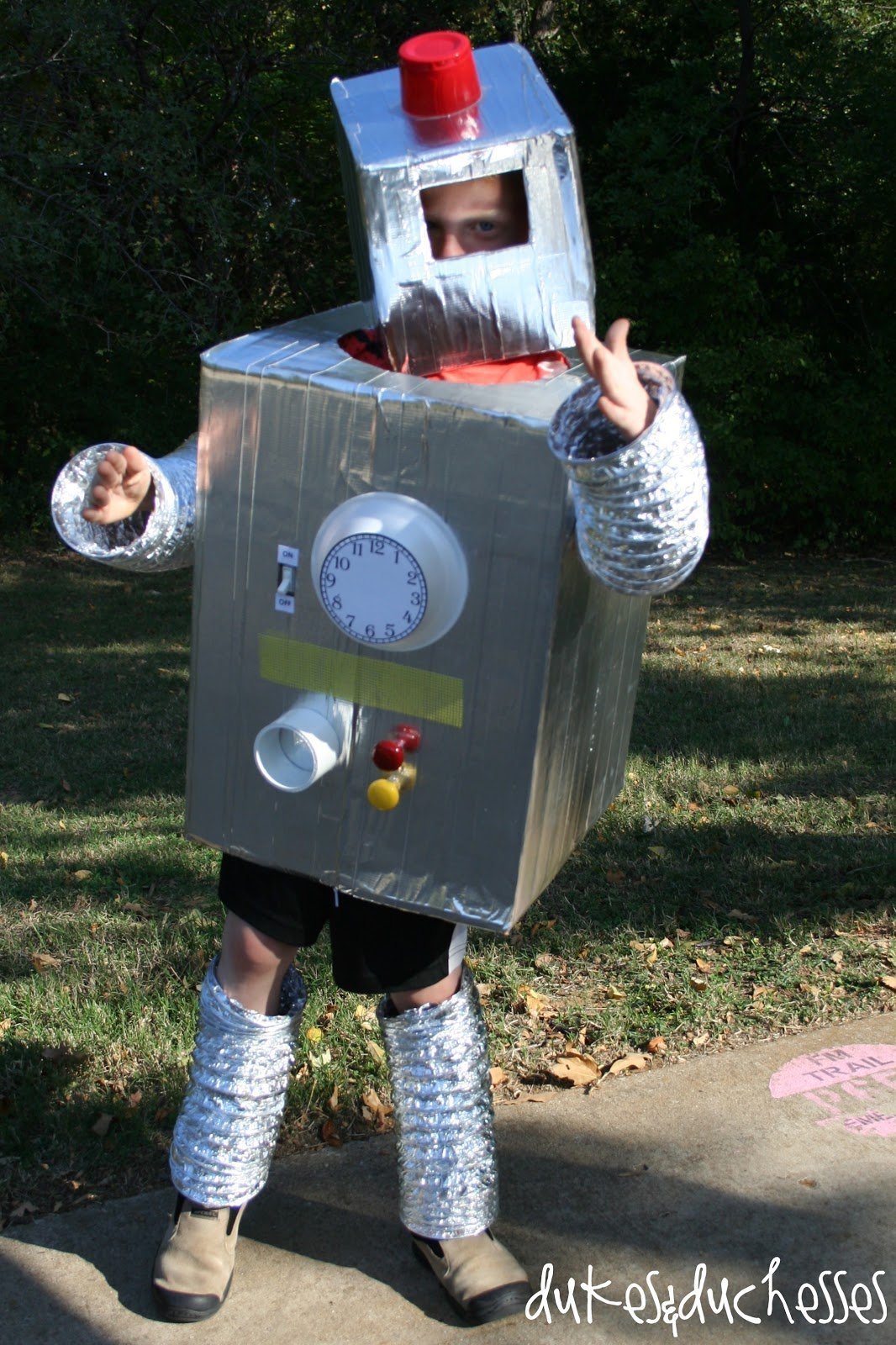 Игра костюм робота. Костюм робота. Взрослый костюм "робот". Костюм робота из картона. Костюм робота для мальчика.