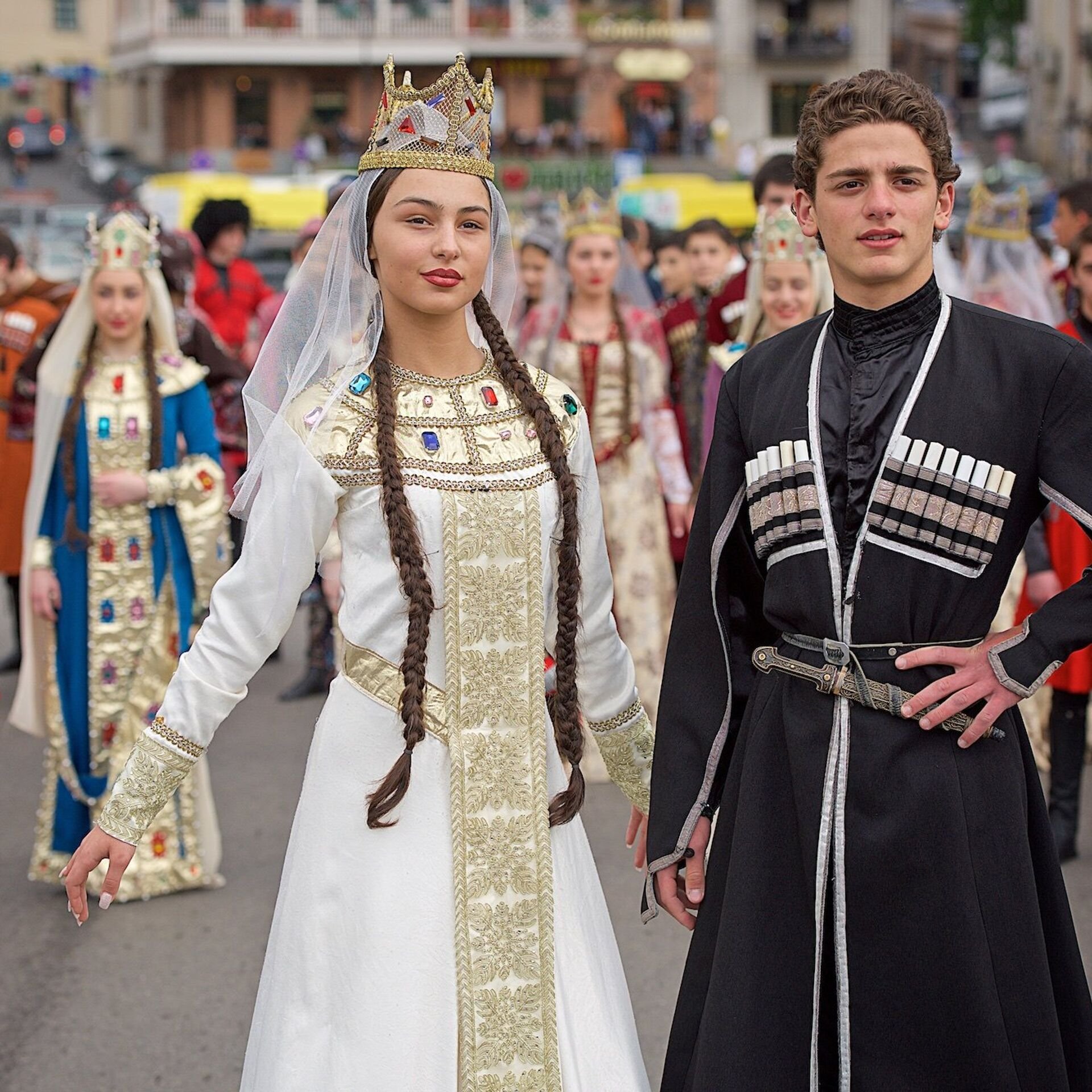Женский национальный грузинский костюм фото