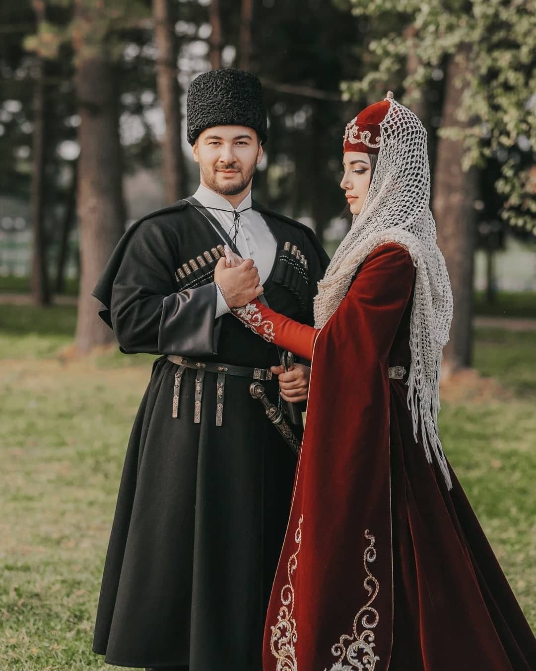 Грузинская пара в национальном костюме