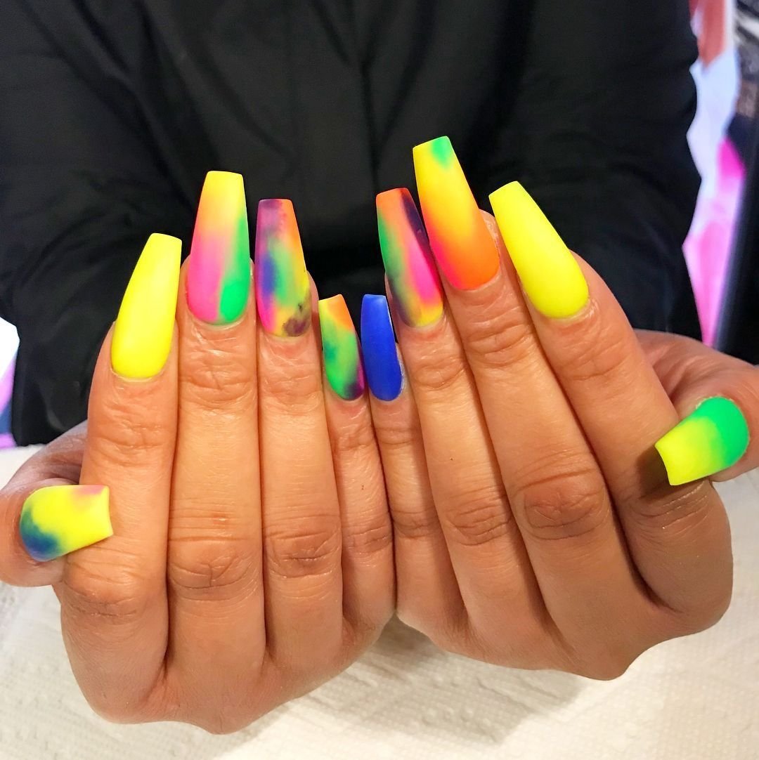 Дизайн маникюра ярких цветов. Разноцветные ногти. Ногти цветные яркие. Ногти яркие летние. Яркий маникюр.