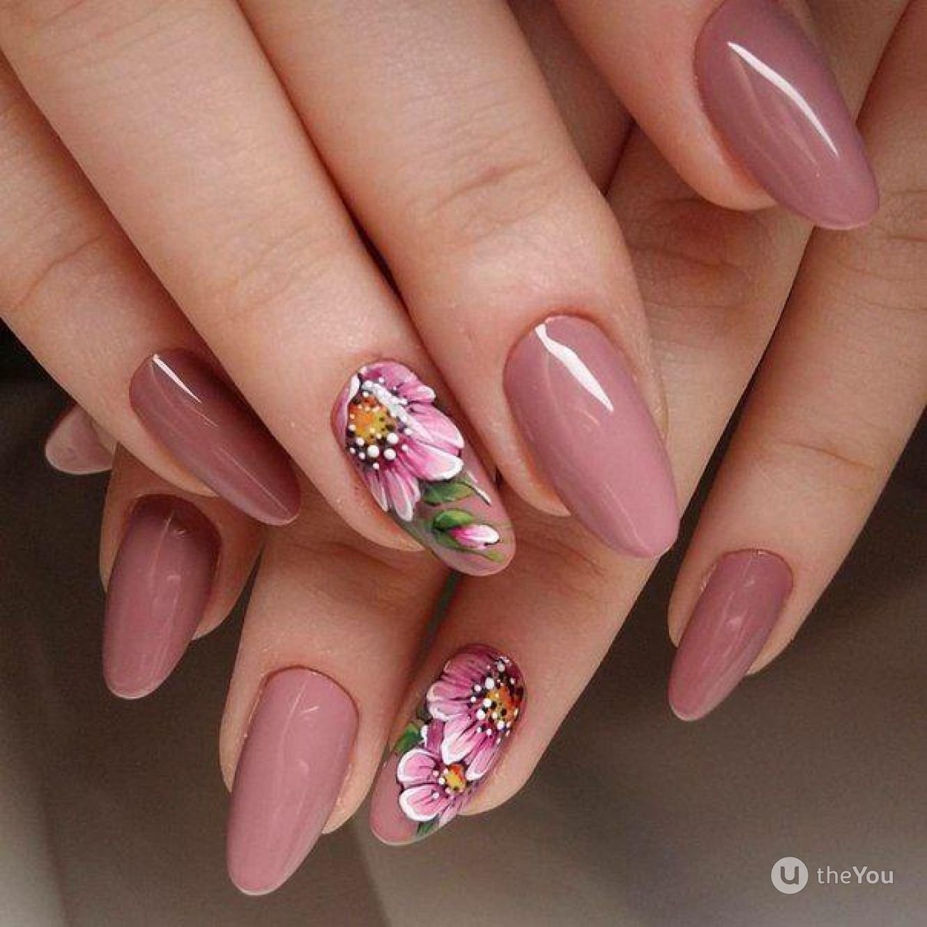 фото нарисованных цветов на ногтях