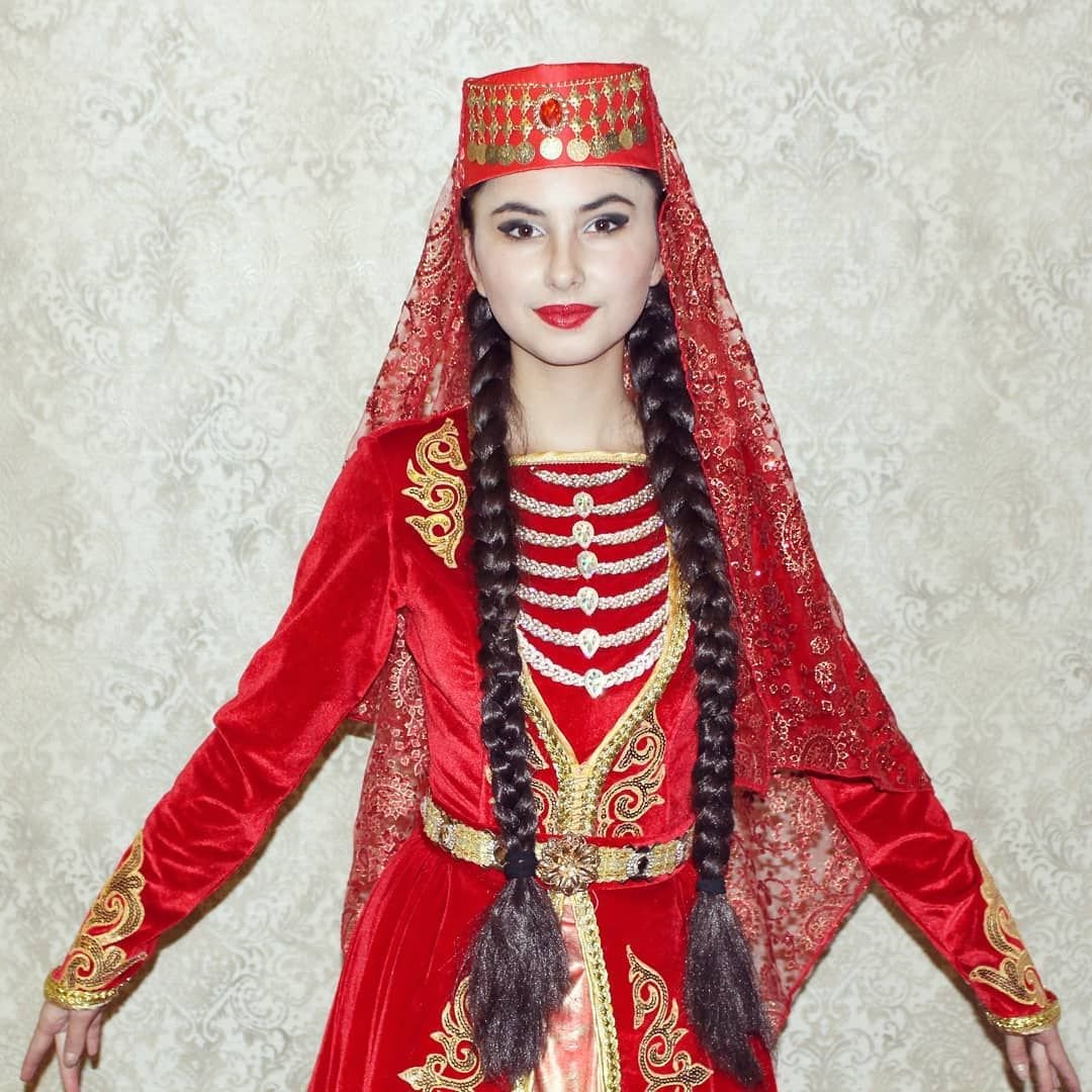 Джорабы — азербайджанский национальный костюм.