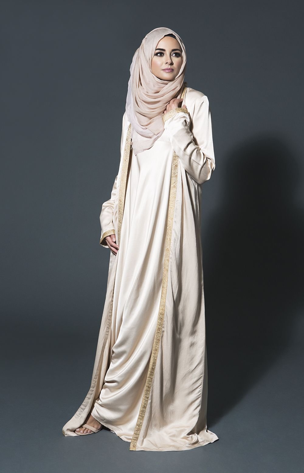 Продажа мусульманских. Абайя, мусульманское платье. Hijab Style 2020 вечерние платья. Абая хиджаб 2021.