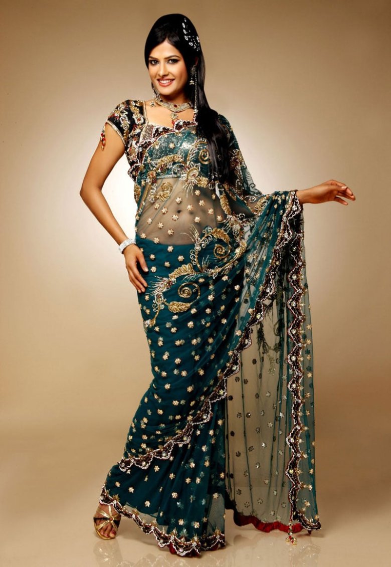 Женское сари индия. Национальный костюм Индии Сари. Сари — Национальная женская одежда Индии. Сари одежда в Индии. Сари (женская одежда в Индии).