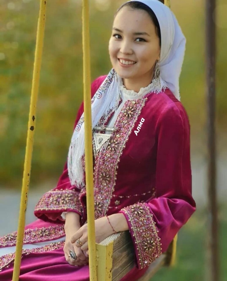 Русско казахская девушка. Монгольская певица Tatar. Казахские женщины. Казахские женщины красивые.