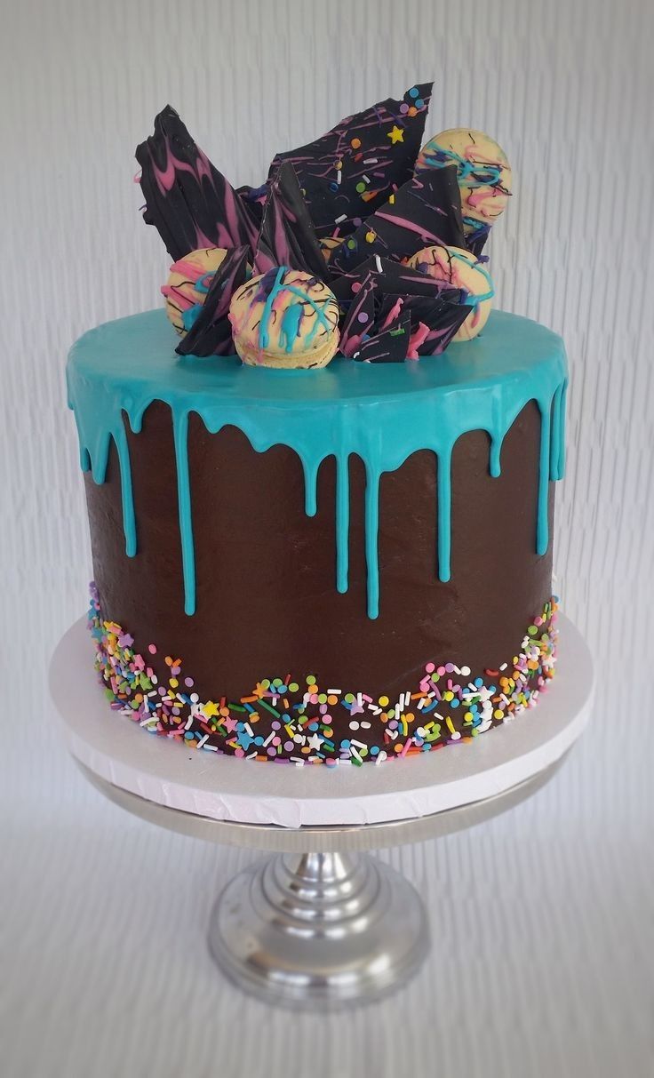 Торт с разноцветной глазурью
