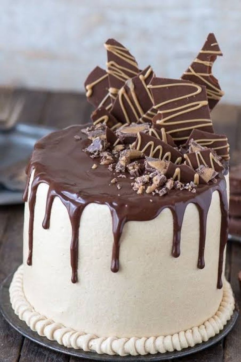 Украшение торта белым и черным шоколадом