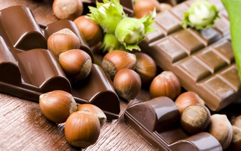 Шоколад с орехами фундук