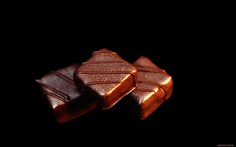 Шоколад на черном фоне