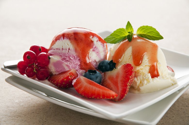 Красивый десерт с фруктами