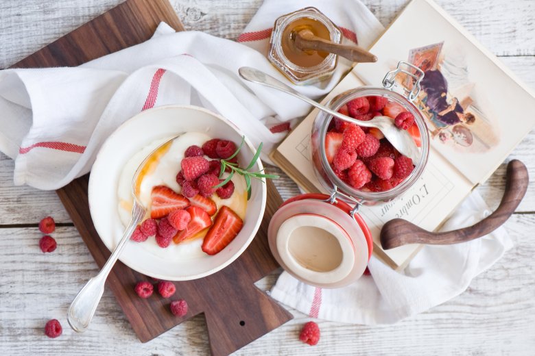 Красивый завтрак с ягодами