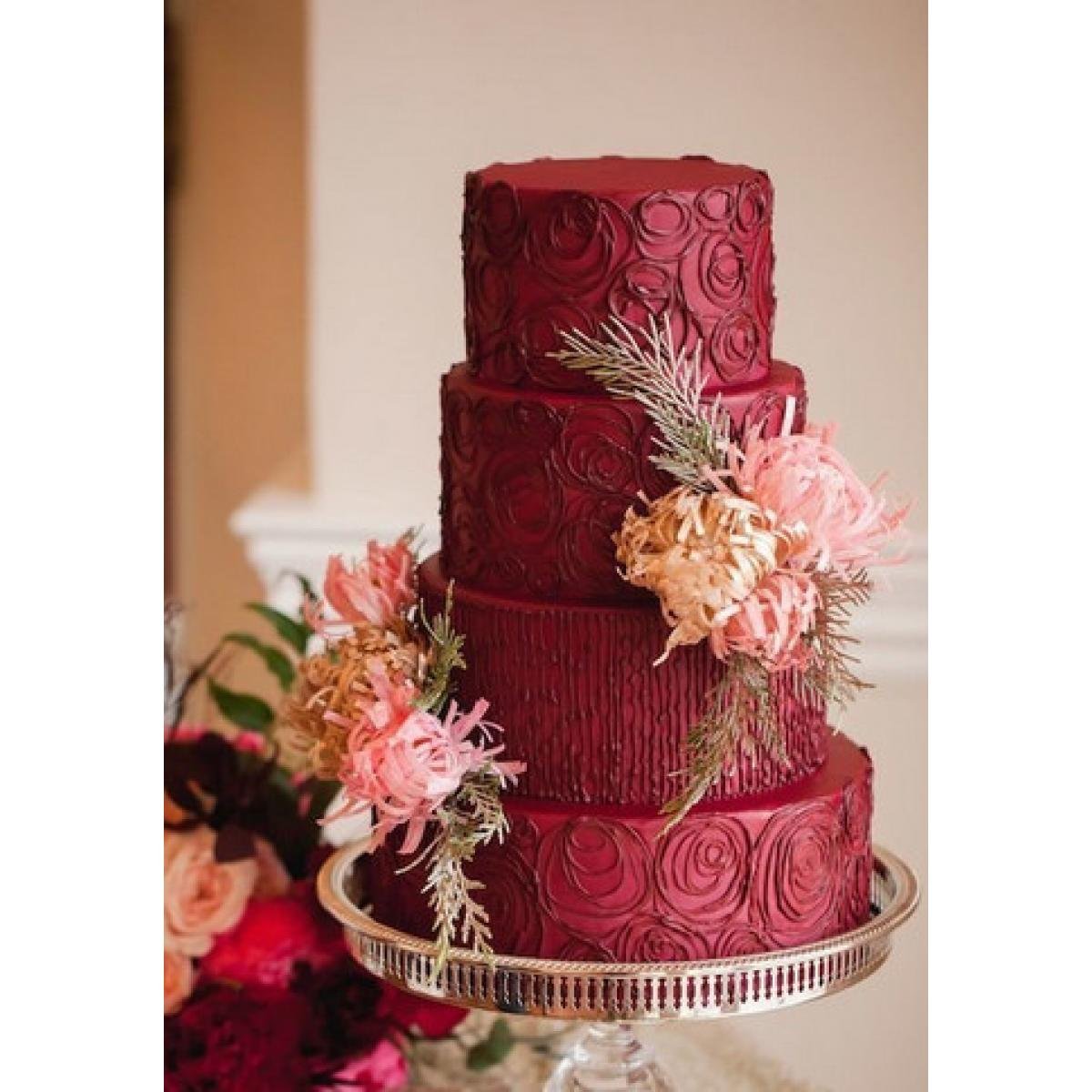 Торт марсала 2022. Свадебный торт марсала. Свадебный торт в цвете марсала. Торт в бордовом цвете.